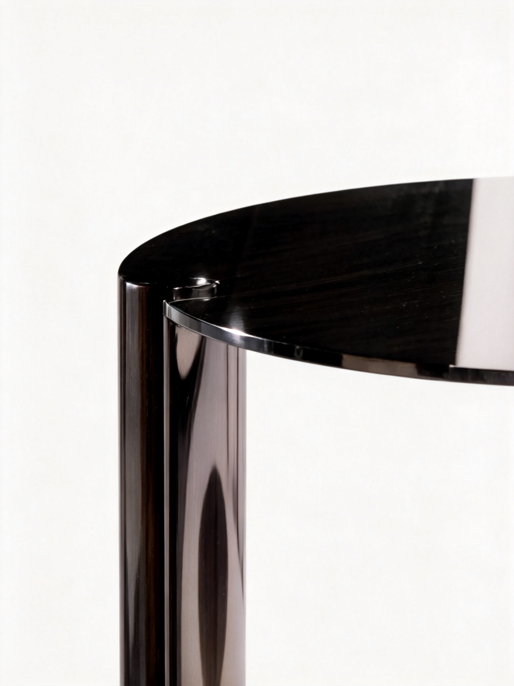 NOIR Mirror-Finish C-Shaped Side Table