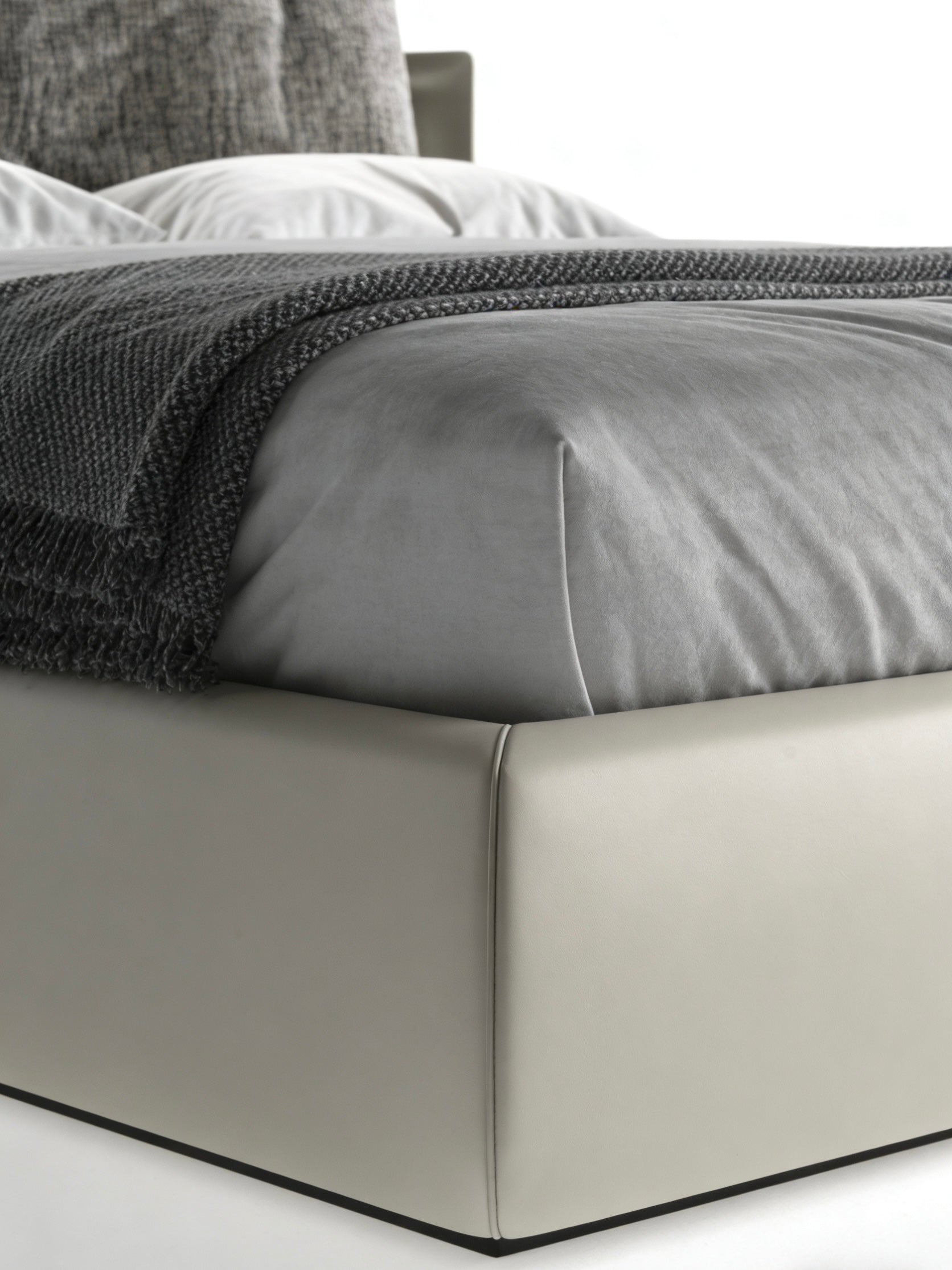 Curvo Luxury Bed with Matching Cushions