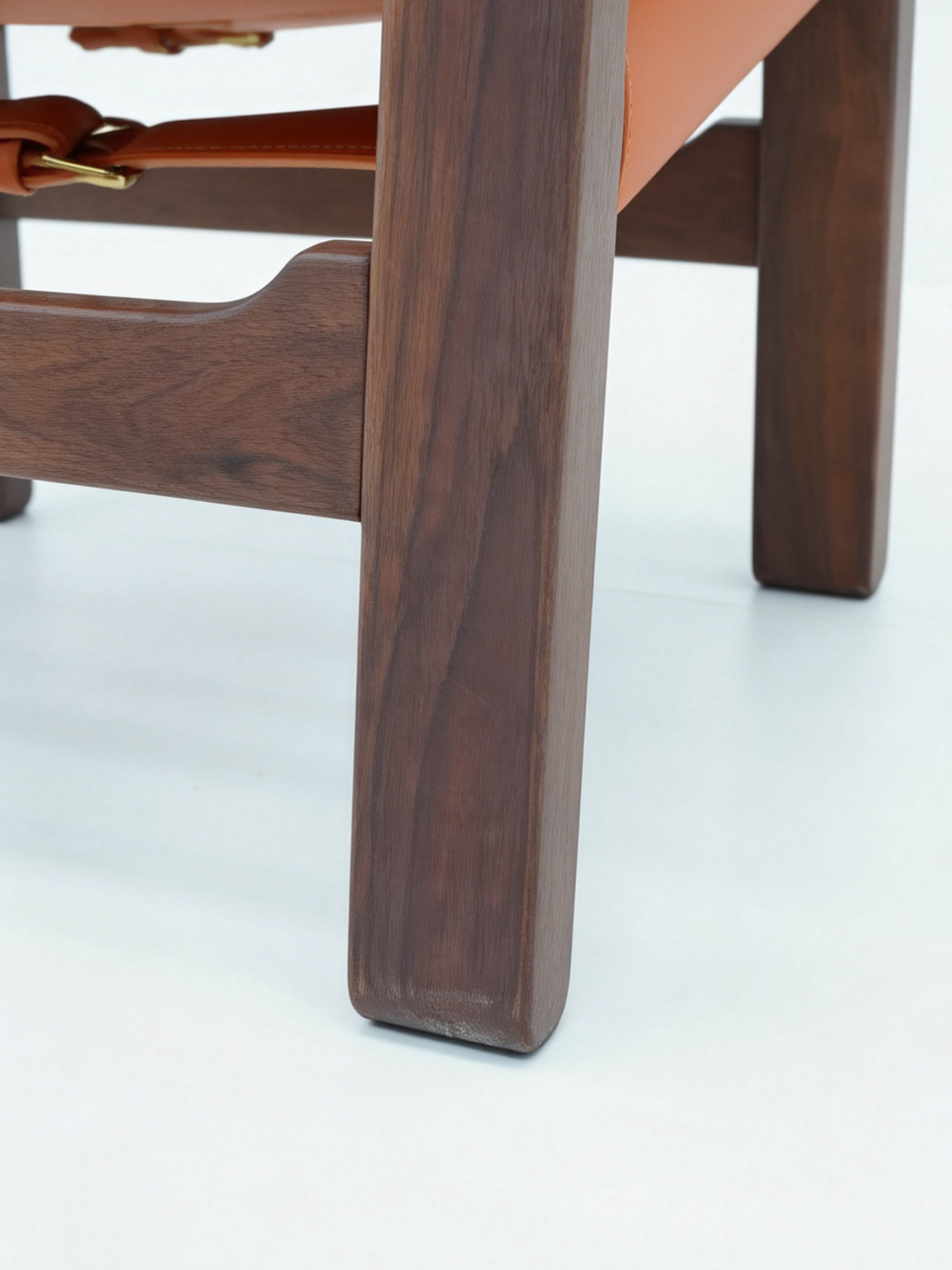 CORDOBA Black Walnut Saddle Leather Lounge Chair